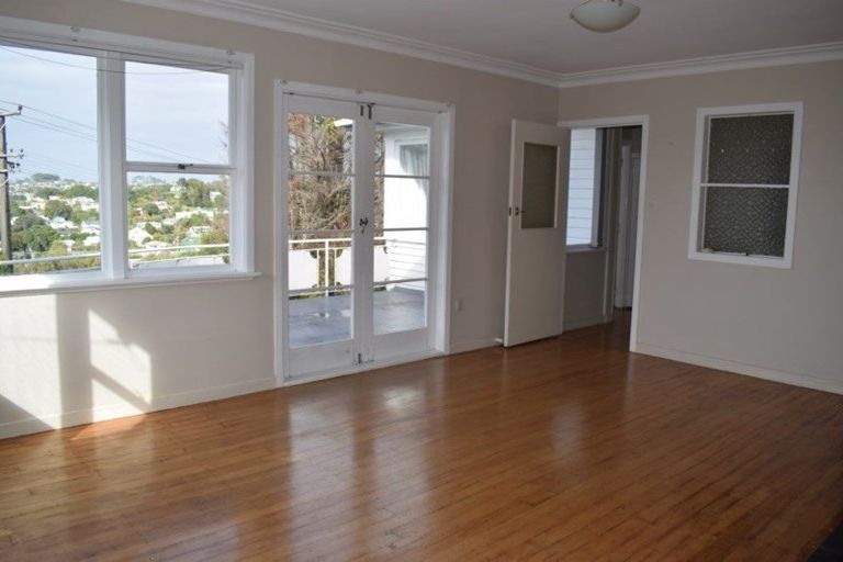 Photo of property in 68 Lyons Avenue, Murrays Bay, Auckland, 0630