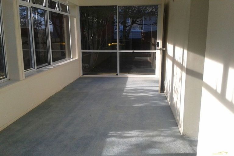 Photo of property in 40 Chatsworth Crescent, Pakuranga Heights, Auckland, 2010