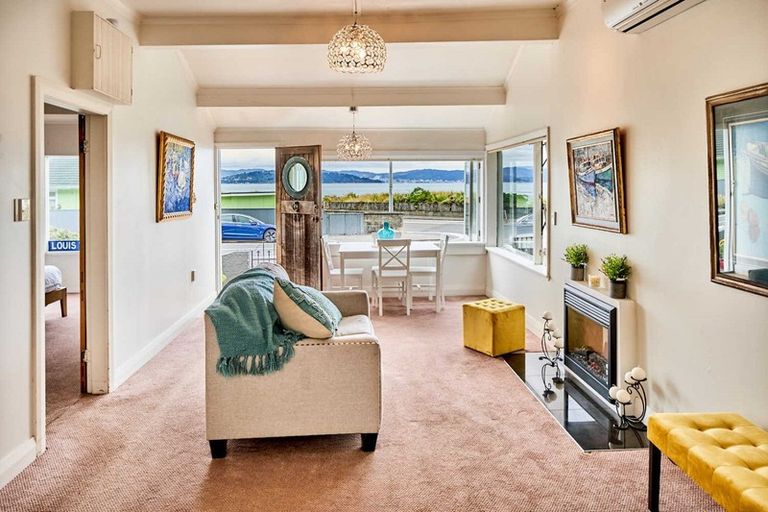 Photo of property in 67 Muritai Road, Eastbourne, Lower Hutt, 5013