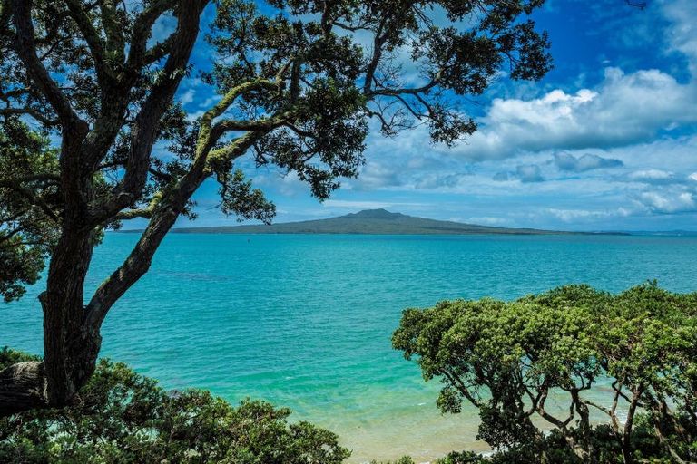 Photo of property in 2 Old Lake Road, Narrow Neck, Auckland, 0624