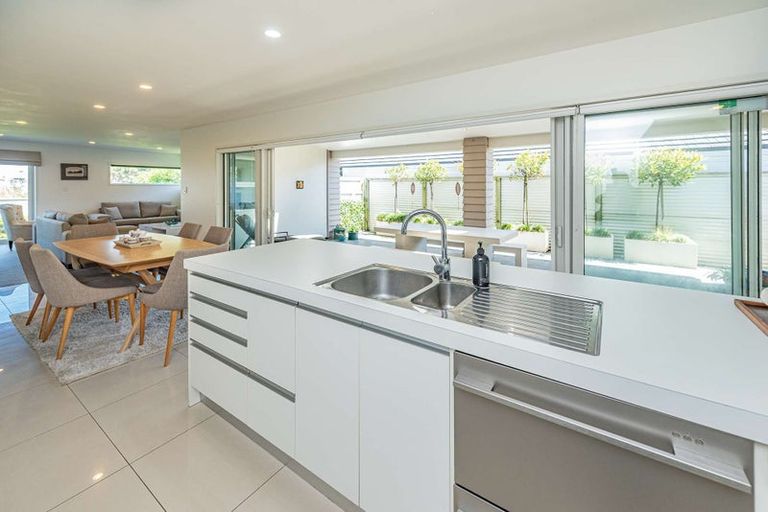 Photo of property in 16 Egmont Street, Patea, 4520