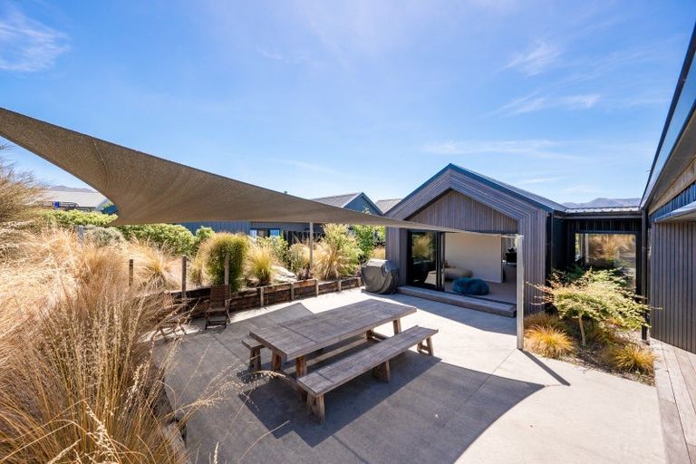 Photo of property in 19 Obelisk Street, Wanaka, 9305