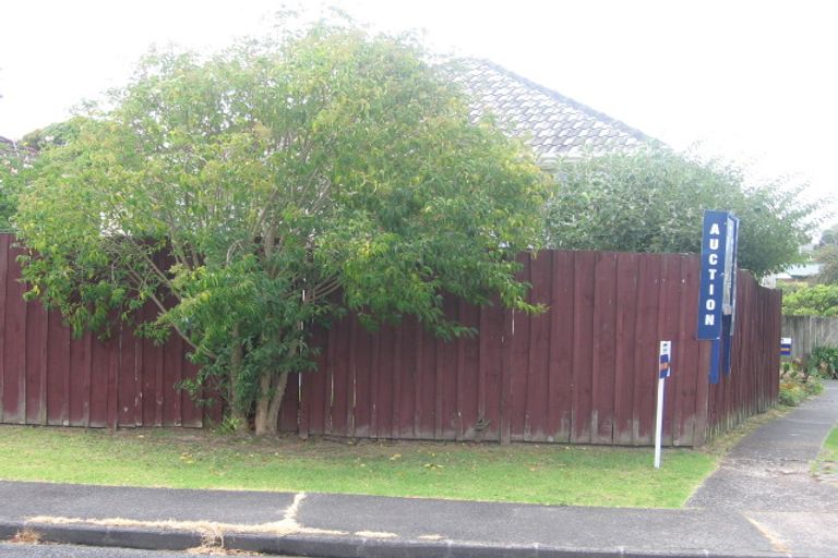 Photo of property in 1/21 Margaret Place, Milford, Auckland, 0620
