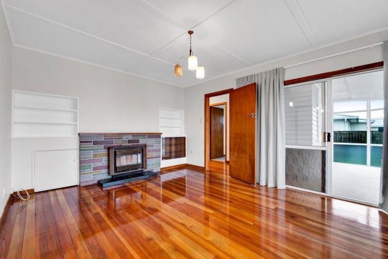 Photo of property in 5 Truby King Street, Merrilands, New Plymouth, 4312