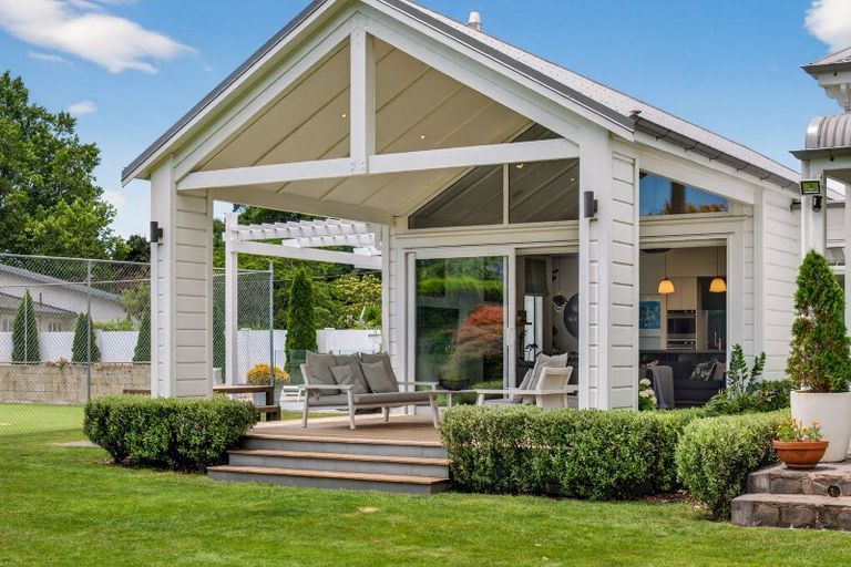 Photo of property in 27 Neeve Road, Taradale, Napier, 4112