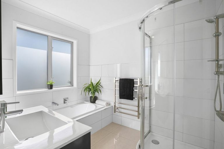 Photo of property in 525e Mangorei Road, Highlands Park, New Plymouth, 4312