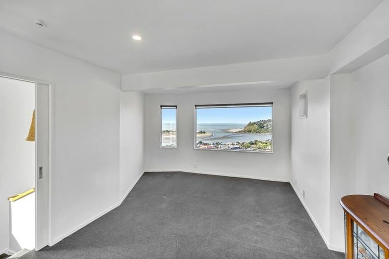 Photo of property in 18 Glendevere Terrace, Redcliffs, Christchurch, 8081
