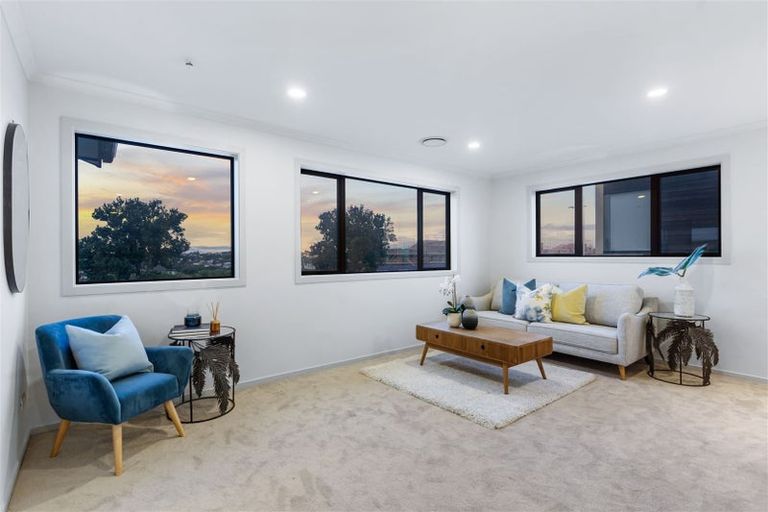 Photo of property in 11 Headland Drive, Long Bay, Auckland, 0630