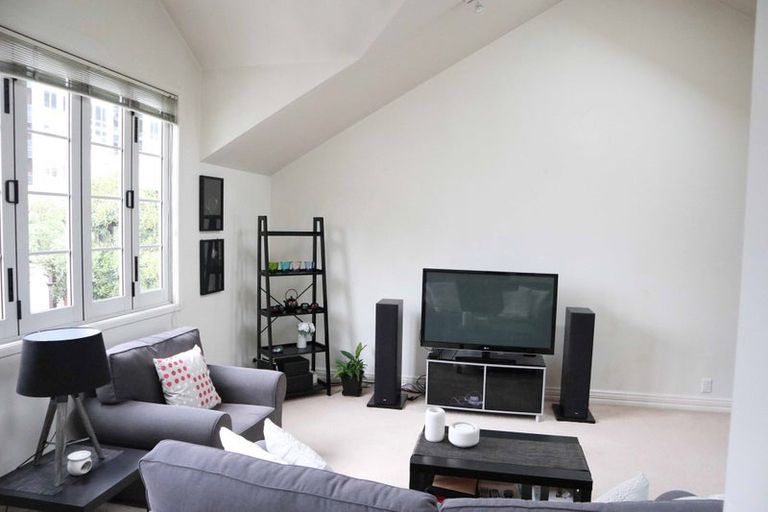 Photo of property in 34 Pipitea Street, Thorndon, Wellington, 6011