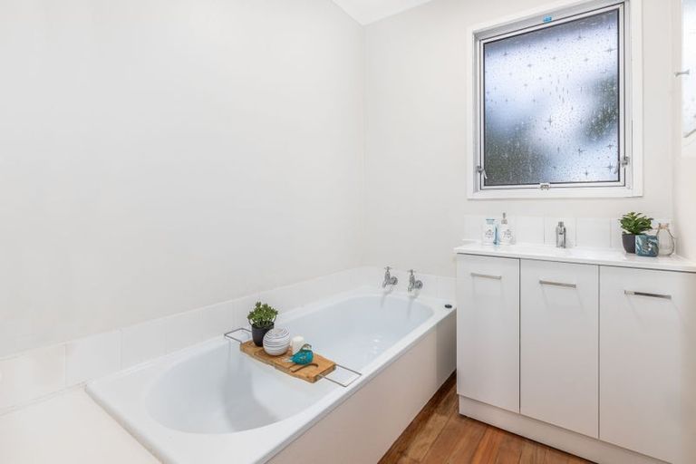 Photo of property in 12 Hollis Road, Paraparaumu Beach, Paraparaumu, 5032