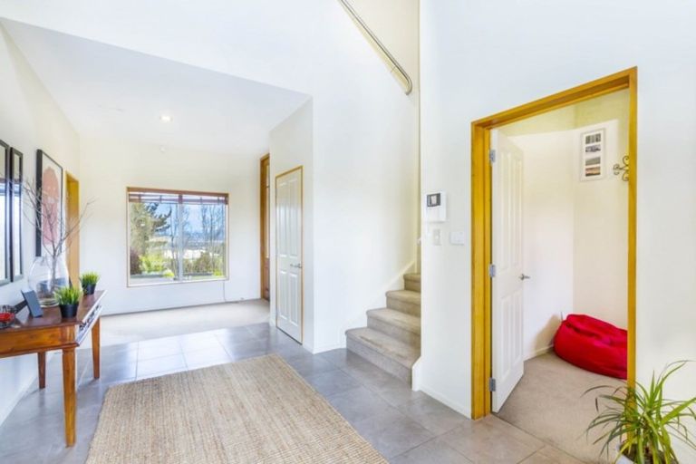 Photo of property in 4 Mount Marua Way, Timberlea, Upper Hutt, 5018