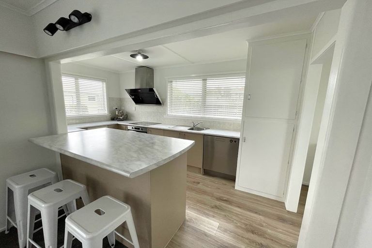 Photo of property in 1 Marlene Avenue, Te Atatu South, Auckland, 0610