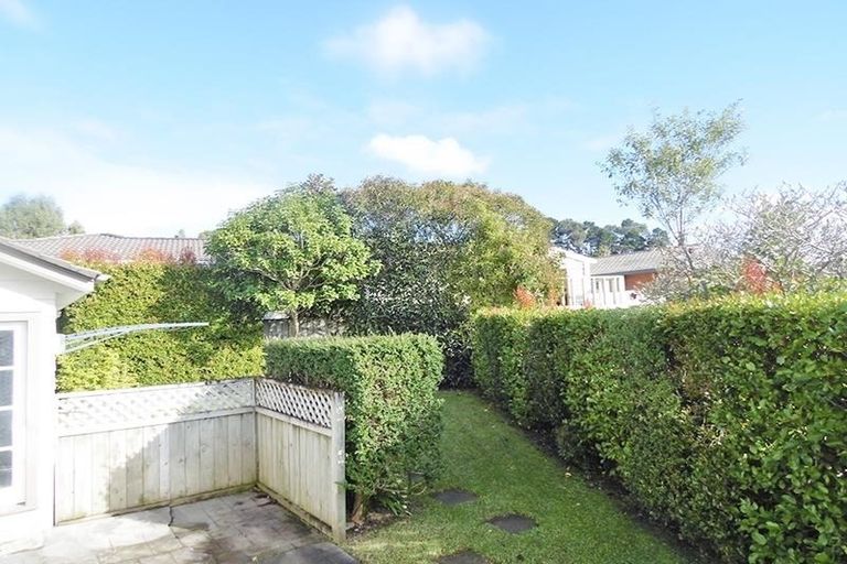 Photo of property in 2 Barbados Drive, Unsworth Heights, Auckland, 0632