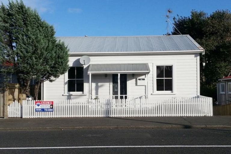 Photo of property in 1 Gaine Street, New Plymouth, 4310