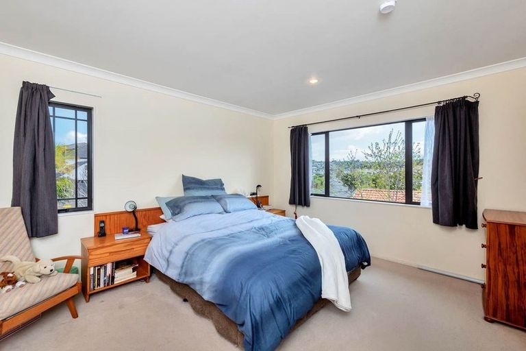 Photo of property in 62 Medallion Drive, Oteha, Auckland, 0632
