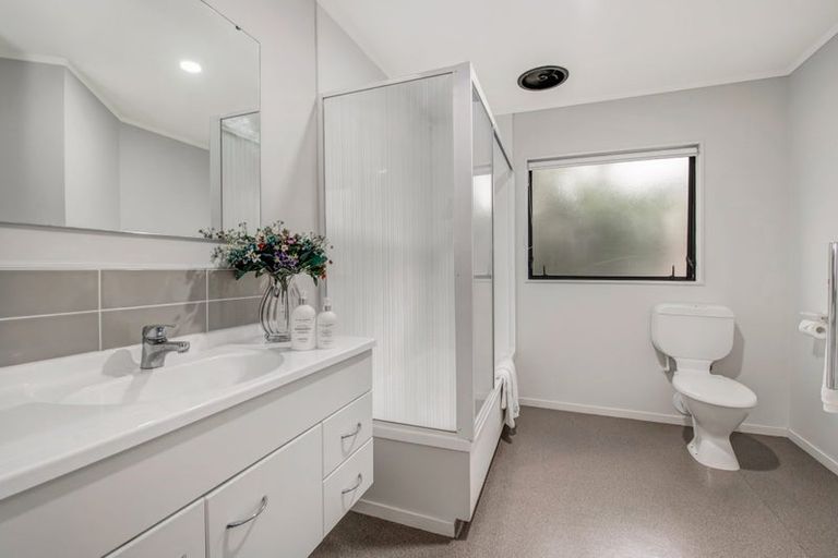 Photo of property in 2 Westminster Gardens, Unsworth Heights, Auckland, 0632