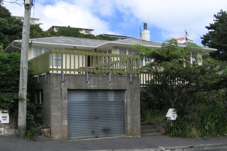 Photo of property in 33 Montreal Grove, Kingston, Wellington, 6021