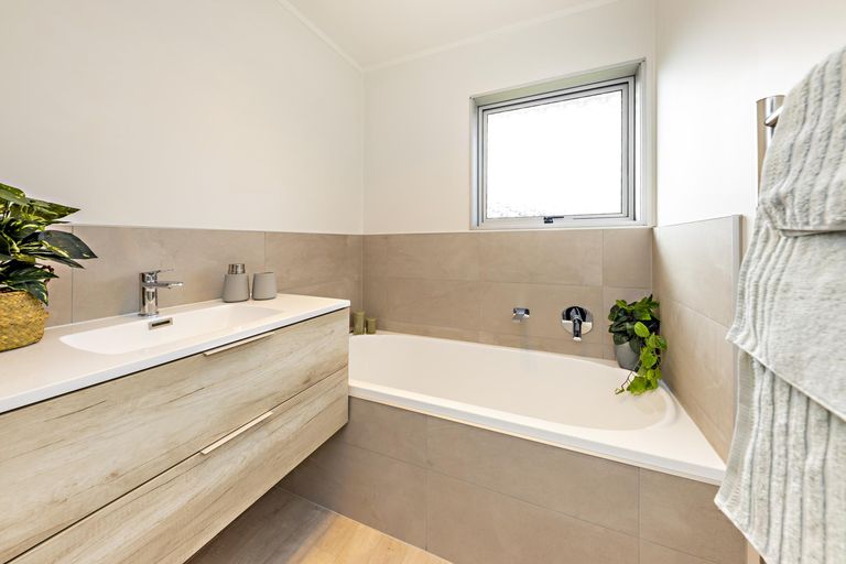 Photo of property in 36 Cranmere Crescent, Mangere East, Auckland, 2024