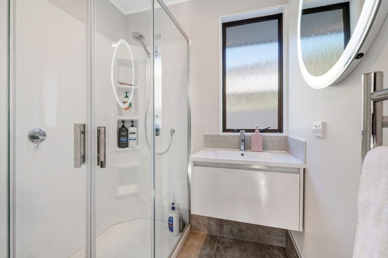 Photo of property in 3a Rishworth Avenue, Stanmore Bay, Whangaparaoa, 0932