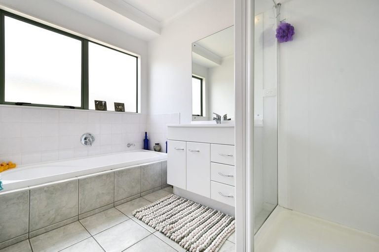 Photo of property in 25b Duncan Avenue, Te Atatu South, Auckland, 0610