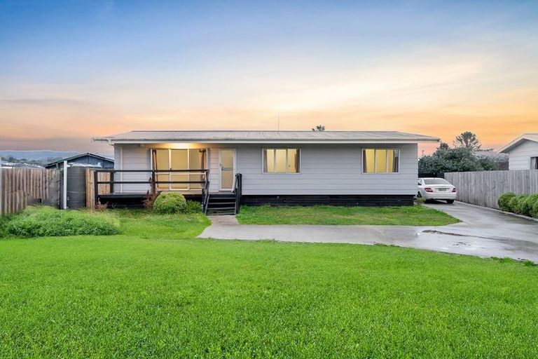 Photo of property in 25 Pukeroa Place, Papakura, 2110