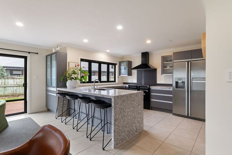 Photo of property in 6 Trump Place, Kelvin Grove, Palmerston North, 4414