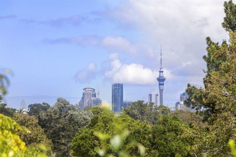 Photo of property in 7a North Avenue, Narrow Neck, Auckland, 0624