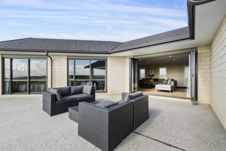 Photo of property in 80 Ewen Place, Karaka, Papakura, 2580