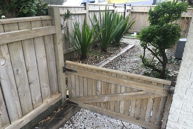 Photo of property in 2 Te Ngaere Place, Merrilands, New Plymouth, 4312