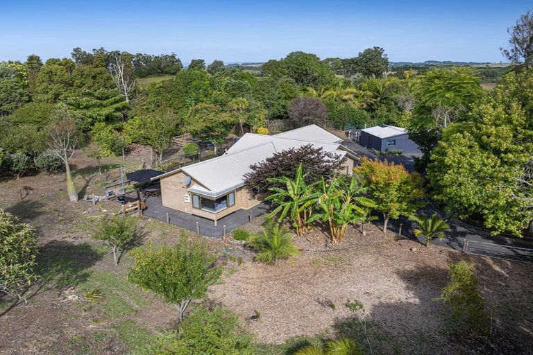 Photo of property in 1688 South Head Road, South Head, Helensville, 0874