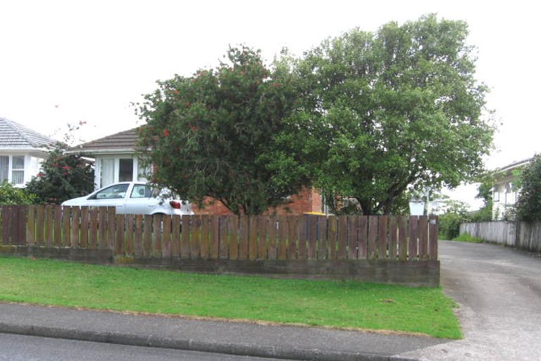 Photo of property in 2/48 Vera Road, Te Atatu South, Auckland, 0610