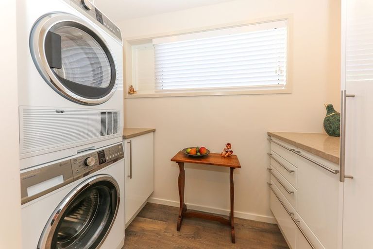 Photo of property in 2/19 Seaview Avenue, Northcote, Auckland, 0627