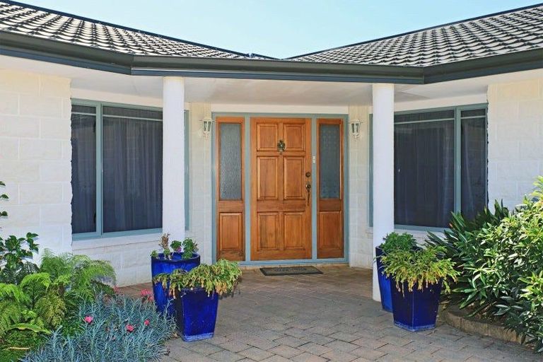 Photo of property in 28 Kensington Drive, Taradale, Napier, 4112