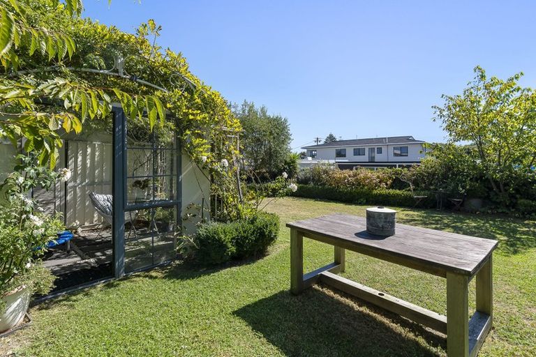 Photo of property in 118 Seaview Road, Paraparaumu Beach, Paraparaumu, 5032