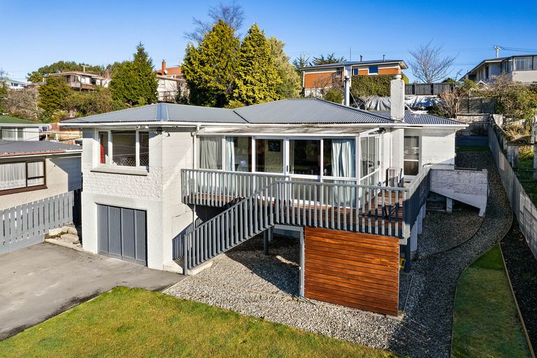 Photo of property in 5 Elwyn Crescent, Green Island, Dunedin, 9018