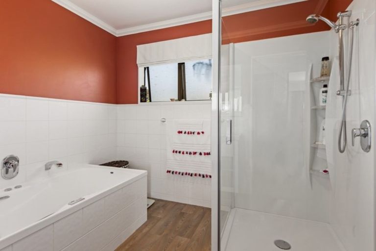 Photo of property in 32 Seymour Grove, Kingsley Heights, Upper Hutt, 5018