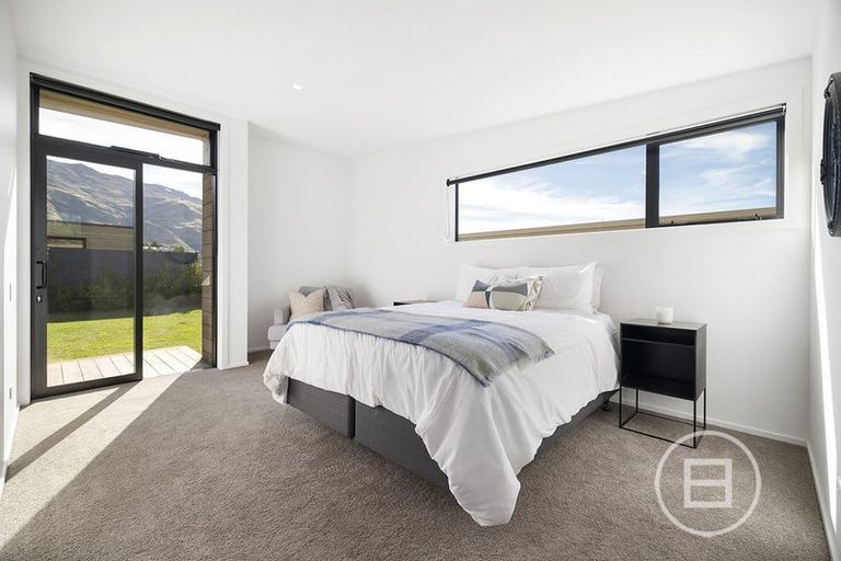 Photo of property in 4 Stackbrae Avenue, Wanaka, 9305