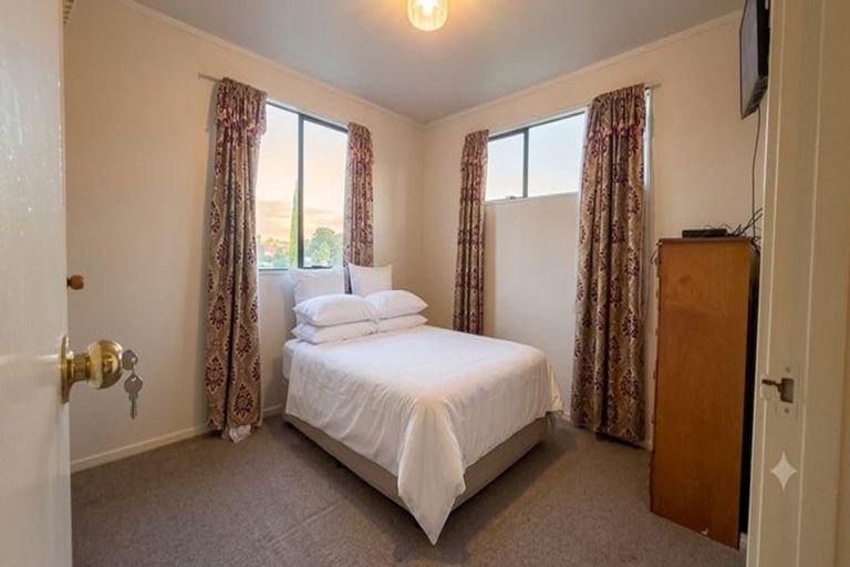 Photo of property in 17 Faram Place, Massey, Auckland, 0614