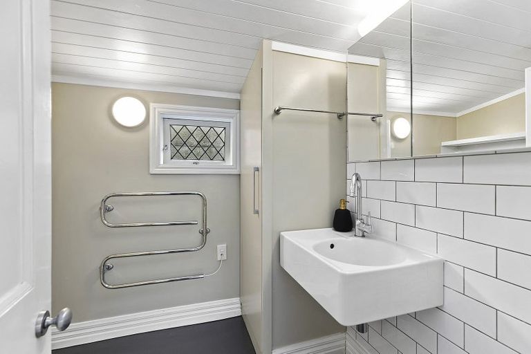 Photo of property in 32 Holloway Road, Aro Valley, Wellington, 6021