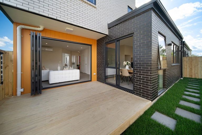 Photo of property in 3 Taipahitini Road, Rosehill, 2113