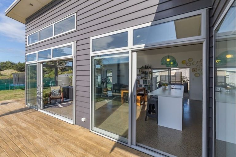 Photo of property in 42 Kent Avenue, Waitarere Beach, Levin, 5510