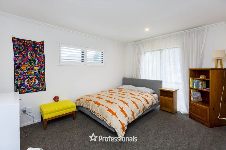 Photo of property in 1 Somerby Mews, Silverstream, Upper Hutt, 5019