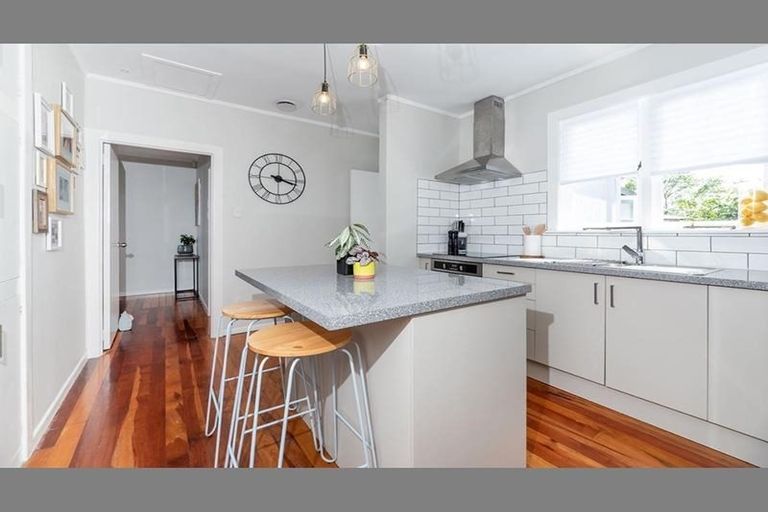 Photo of property in 23a Riserra Drive, Ranui, Auckland, 0612