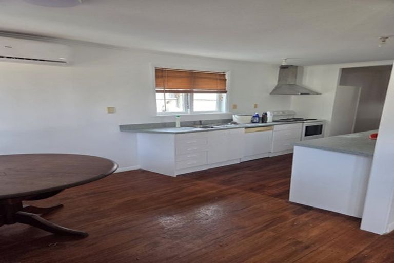 Photo of property in 26 Blease Street, New Lynn, Auckland, 0600