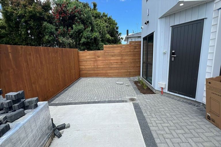Photo of property in 16 Christmas Road, Manurewa, Auckland, 2102