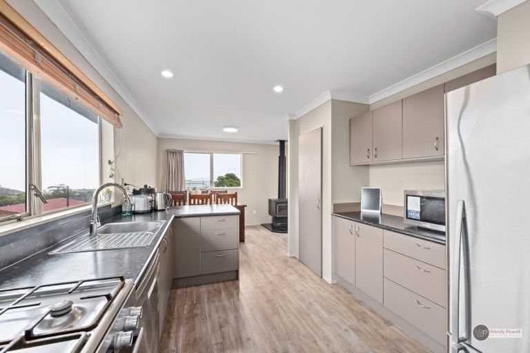 Photo of property in 10 Kaitangata Crescent, Kelson, Lower Hutt, 5010