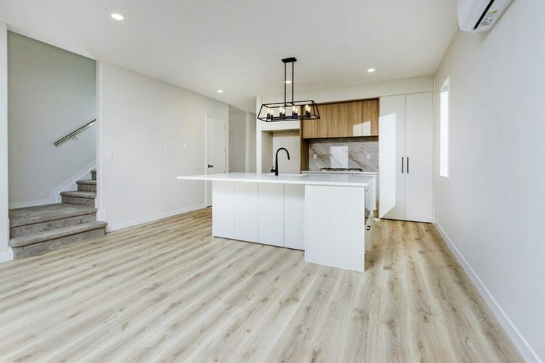 Photo of property in 51 Sunnyheights Road, Orewa, 0931