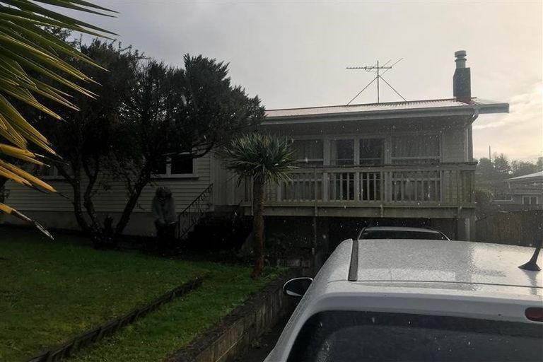 Photo of property in 40 Tahi Terrace, Glen Eden, Auckland, 0602