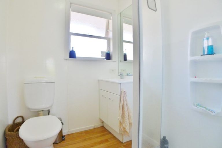 Photo of property in 3/6 Corrella Road, Belmont, Auckland, 0622