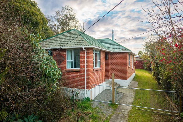 Photo of property in 58 Timaru Road, Waimate, 7924